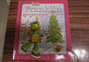 14 grudnia Krasnoludki odwiedziły bibliotekę. W świąteczny nastrój wprowadził nas Pan Krzysztof, czytając przygody Franklina.